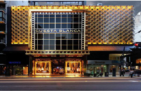 泸定门头设计与商业空间的纽带。