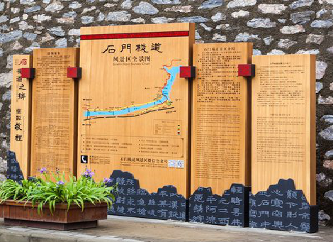 泸定景区标识牌居然有这么多功能，让我来告诉你吧!